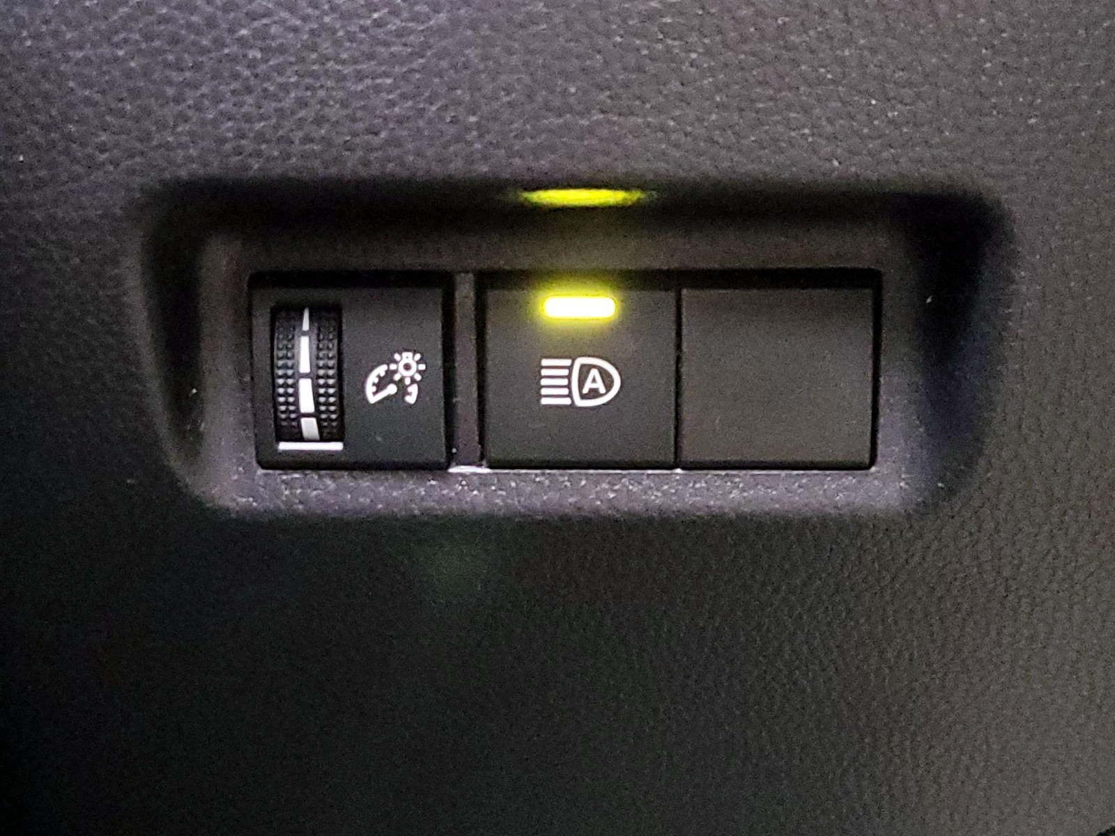 2025 Toyota RAV4 LE - Photo 14