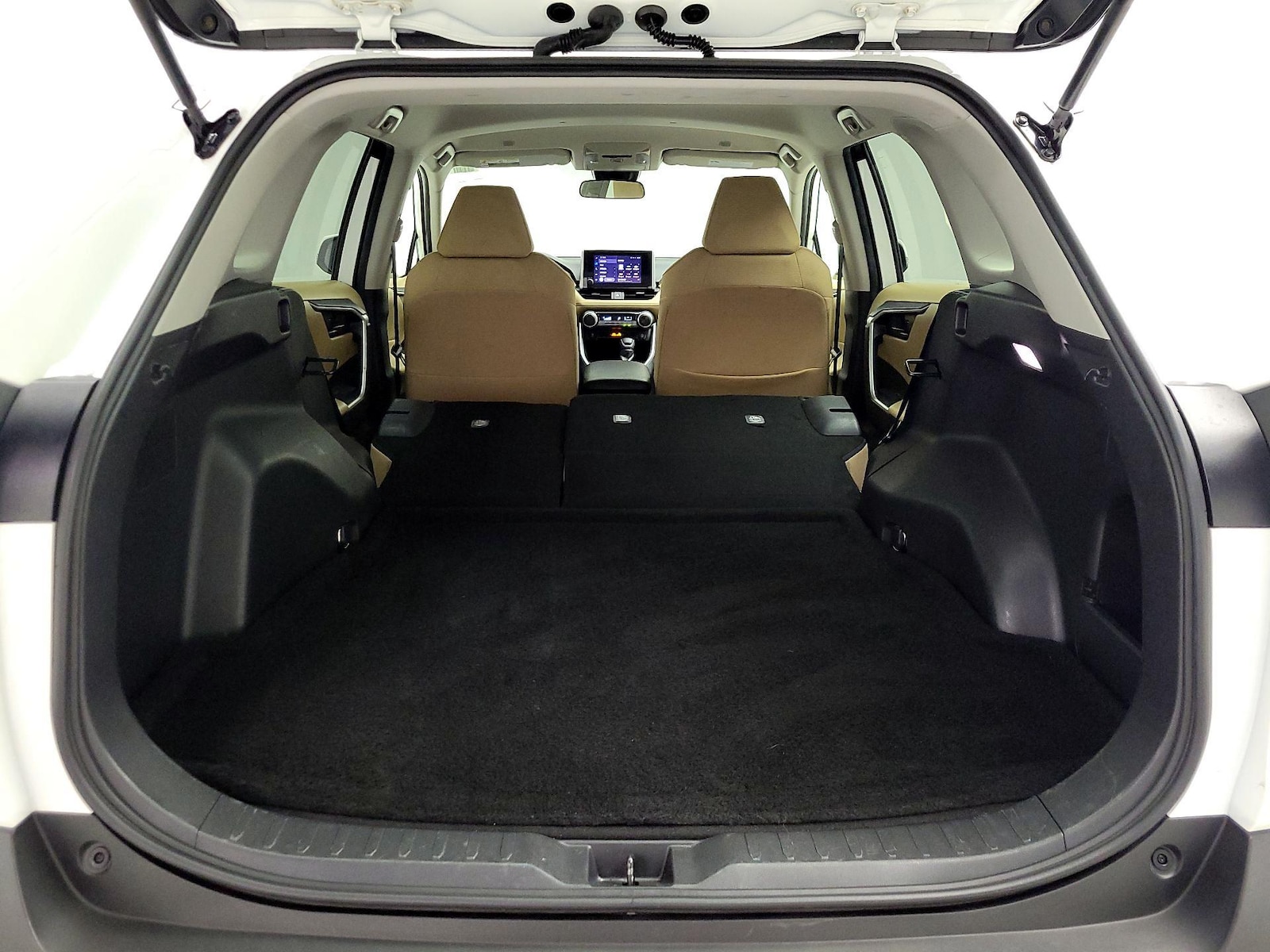 2025 Toyota RAV4 LE - Photo 22