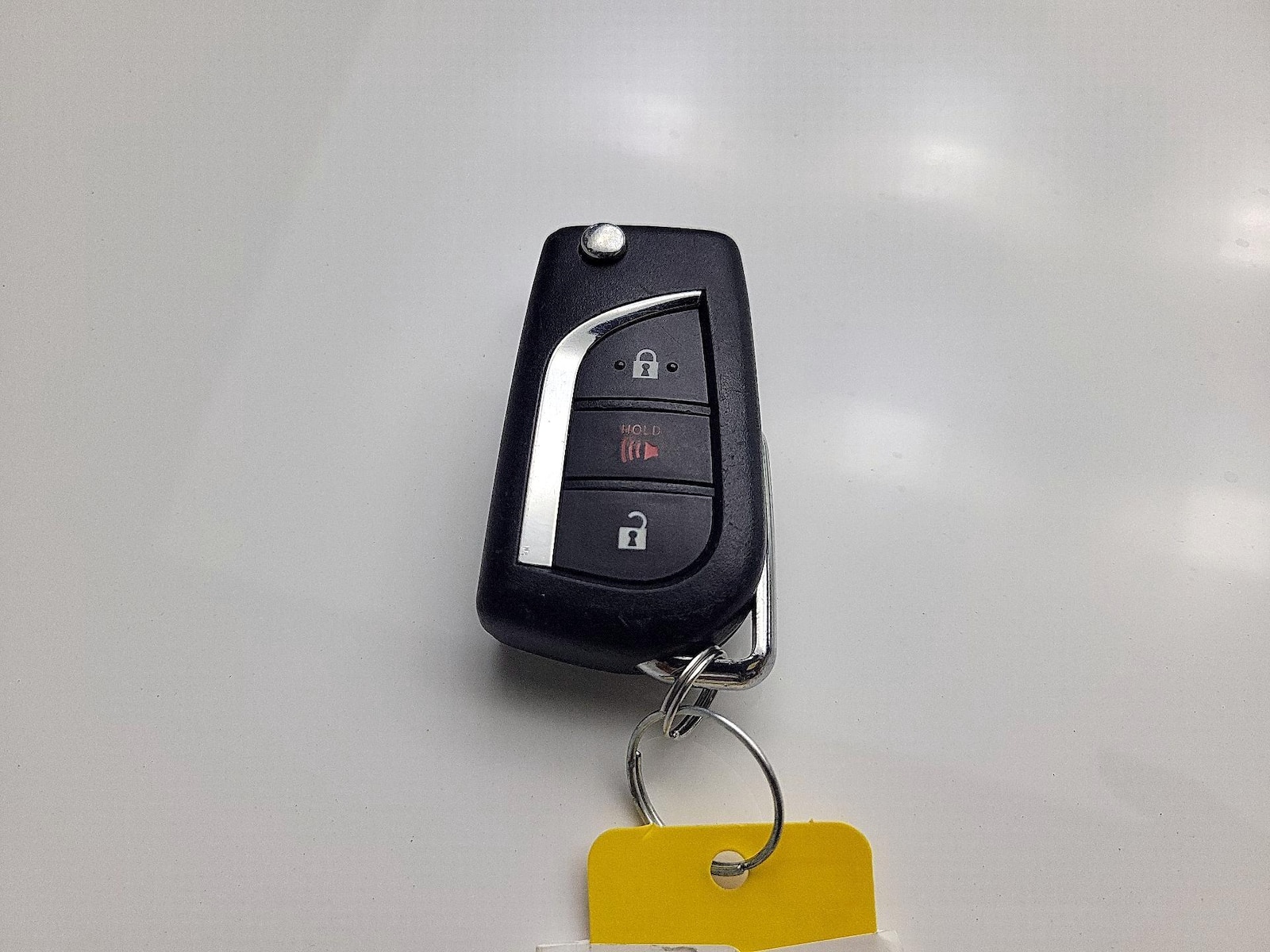 2025 Toyota RAV4 LE - Photo 24