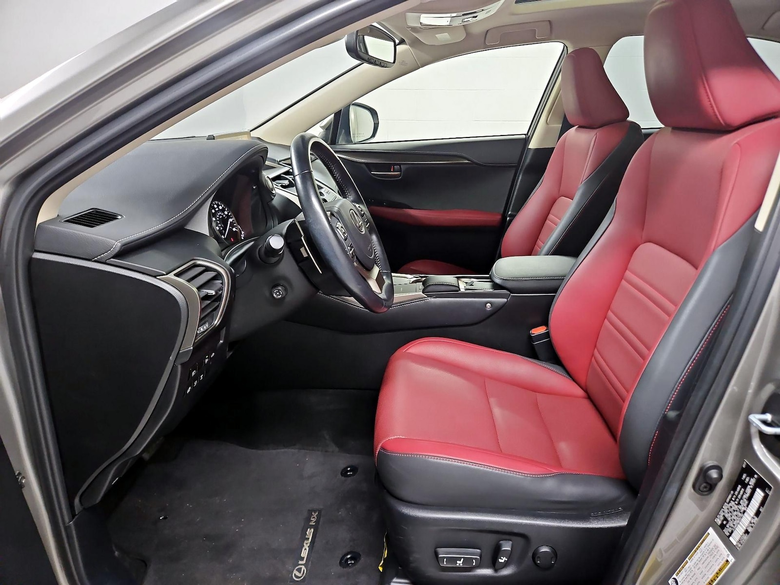 2021 Lexus NX 300 - Photo 12