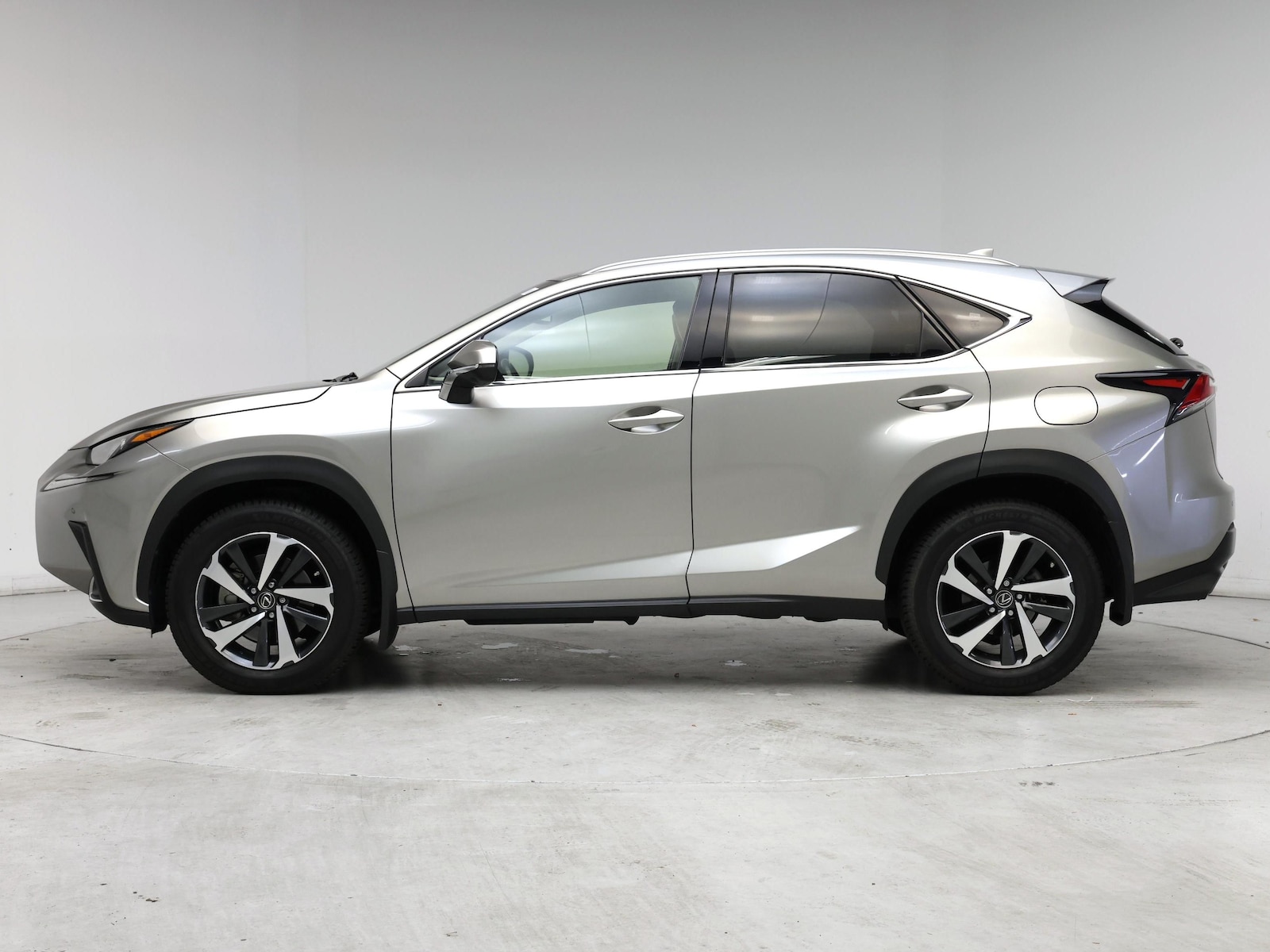 2021 Lexus NX 300 - Photo 4