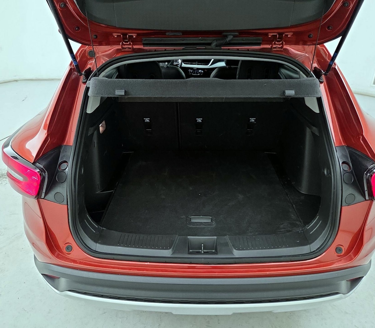 Trunk/Cargo (Seats Up)