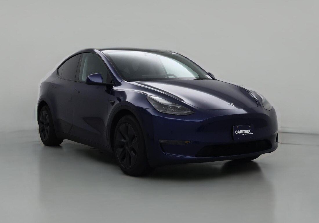 2025 Tesla Model Y Long Range All-Wheel Drive in Blue — CarMax photo