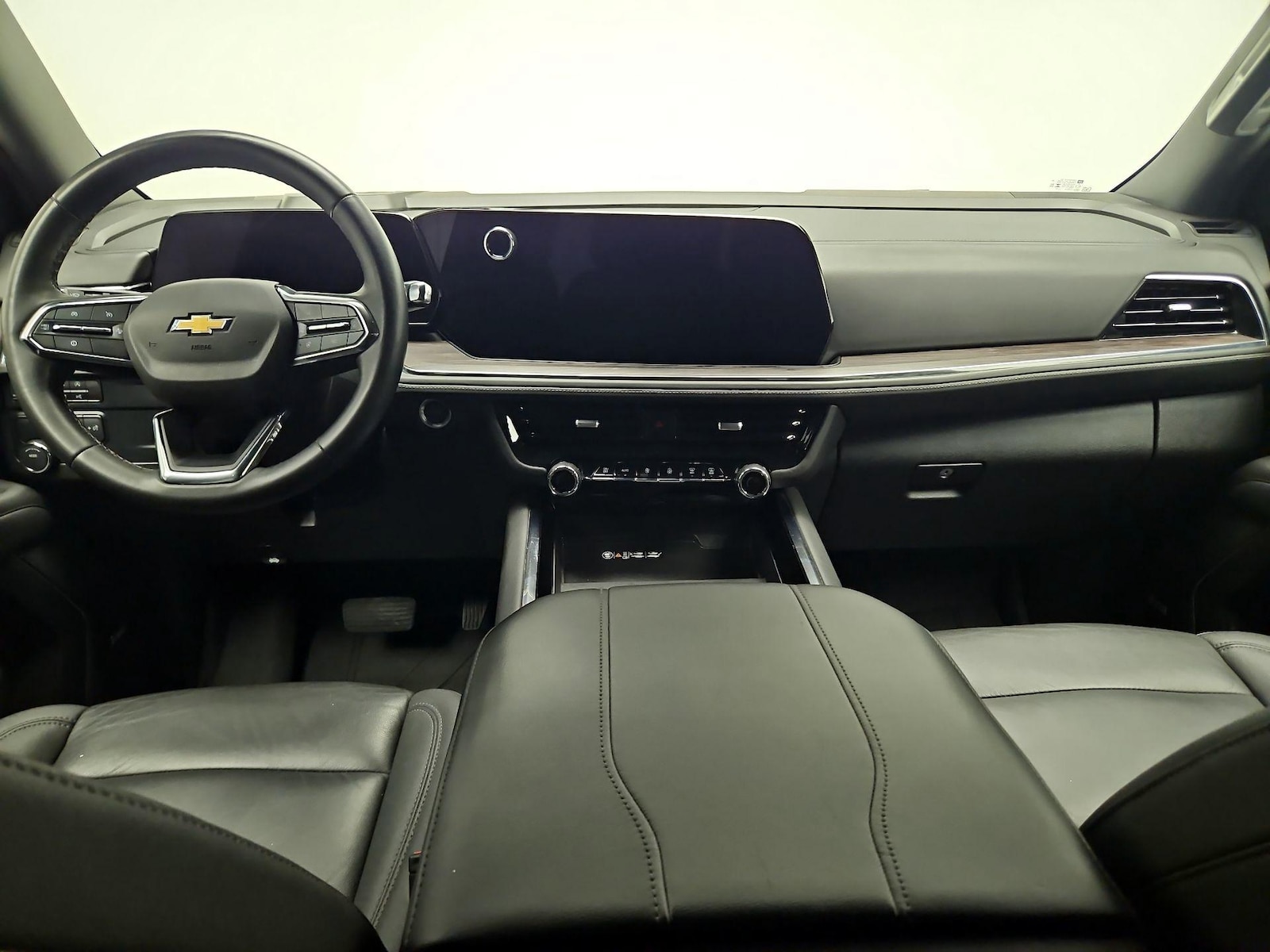 2025 Chevrolet Suburban LT - Photo 10