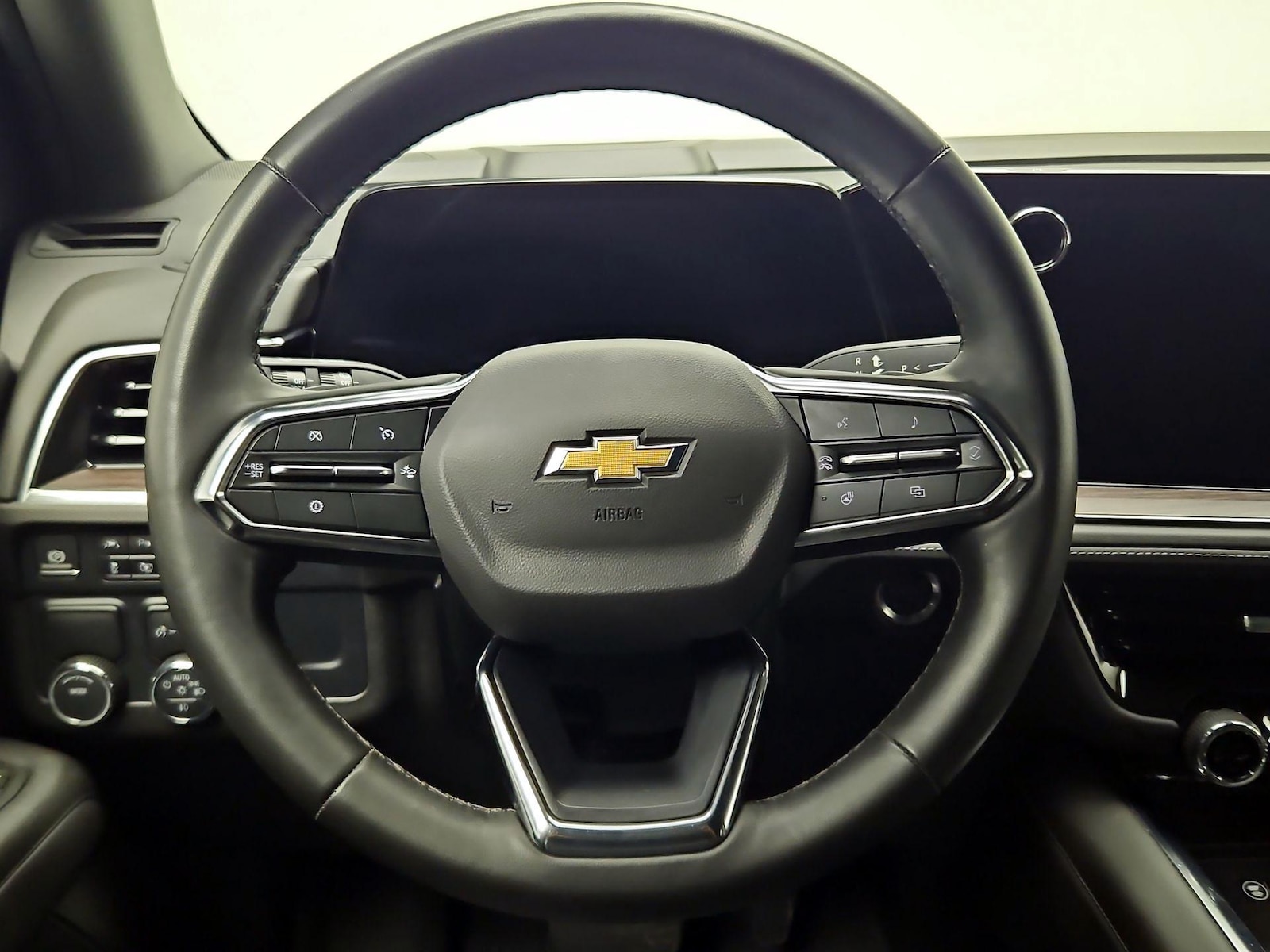 2025 Chevrolet Suburban LT - Photo 11