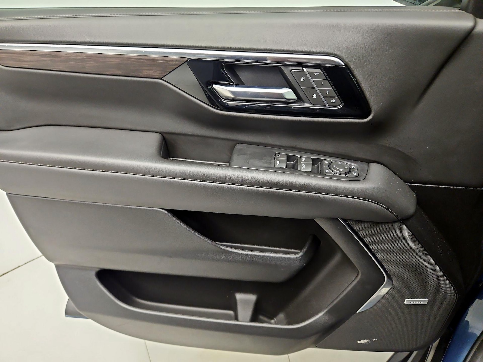 2025 Chevrolet Suburban LT - Photo 13