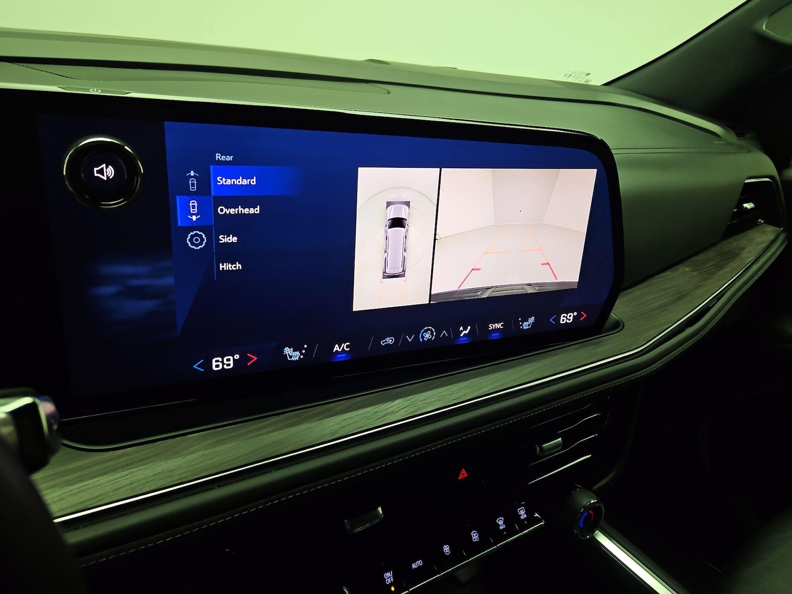 2025 Chevrolet Suburban LT - Photo 15