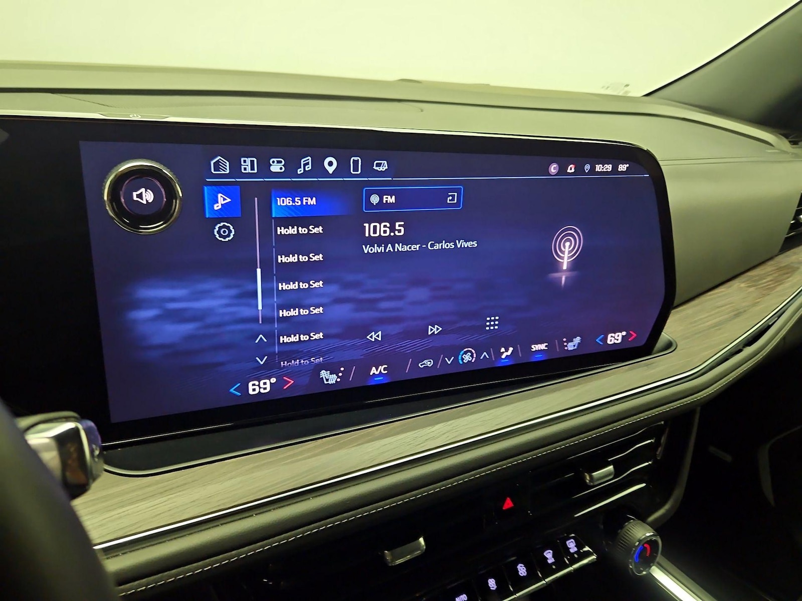 2025 Chevrolet Suburban LT - Photo 16