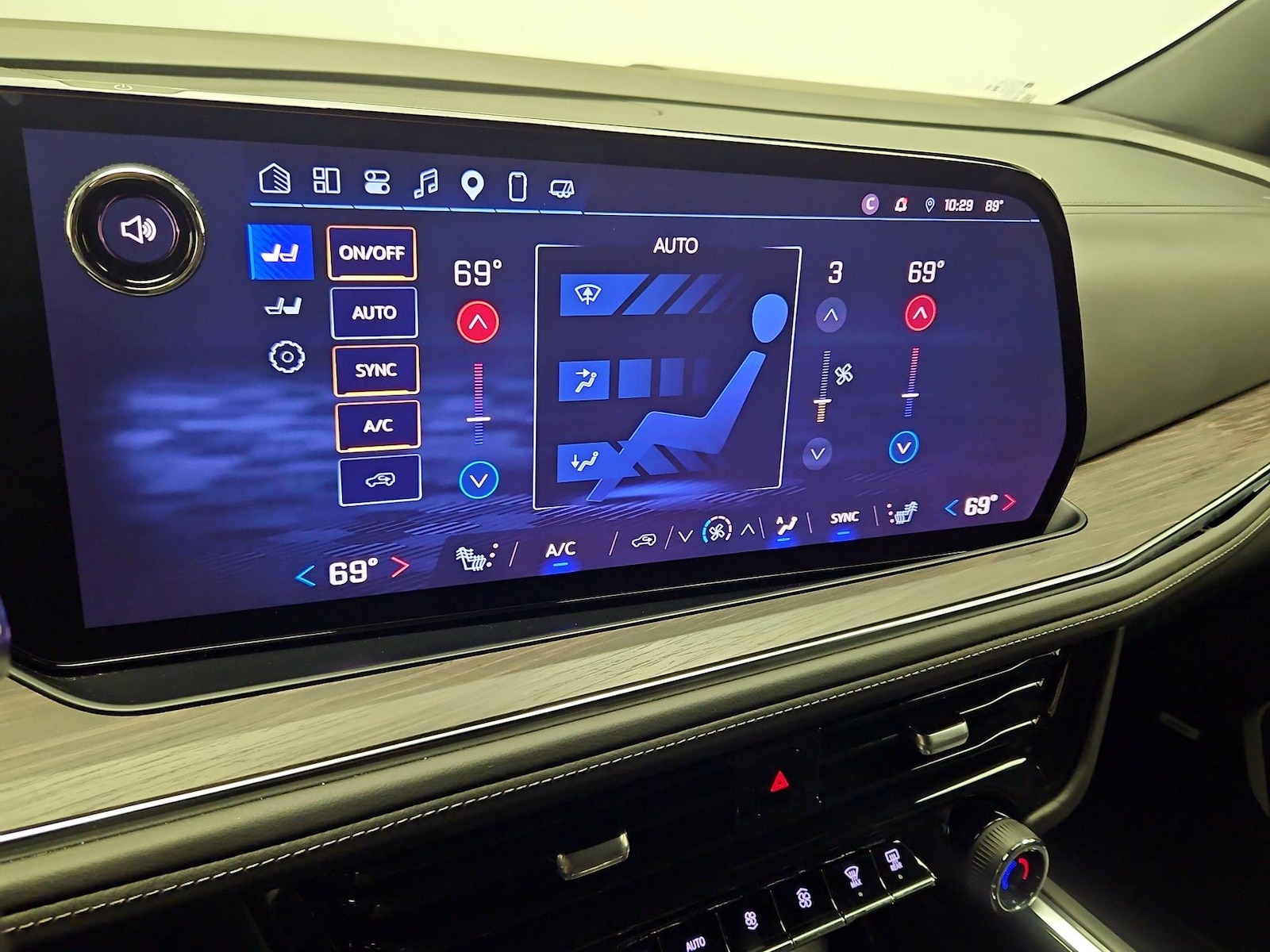 2025 Chevrolet Suburban LT - Photo 17