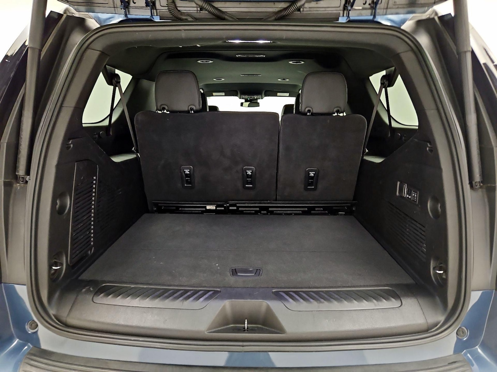 2025 Chevrolet Suburban LT - Photo 22