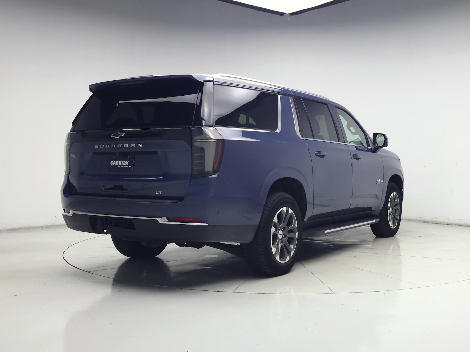 2025 Chevrolet Suburban LT - Photo 9