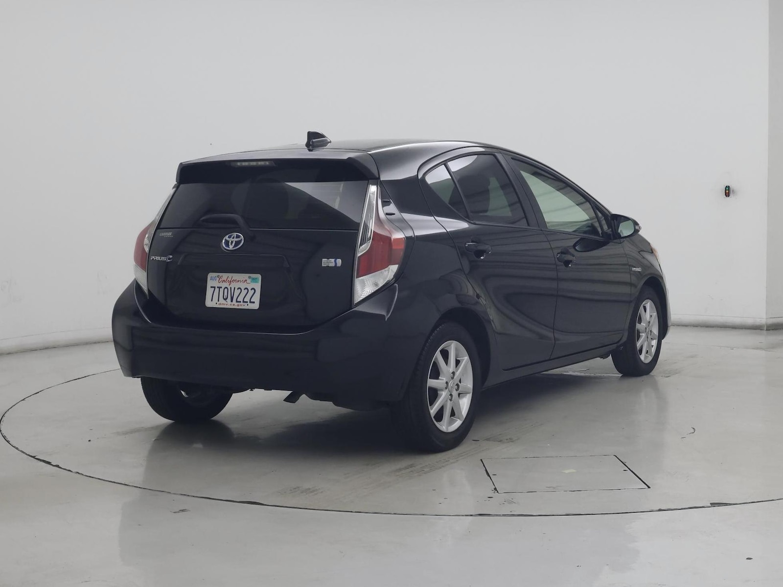 2016 Toyota Prius c Four - Photo 9