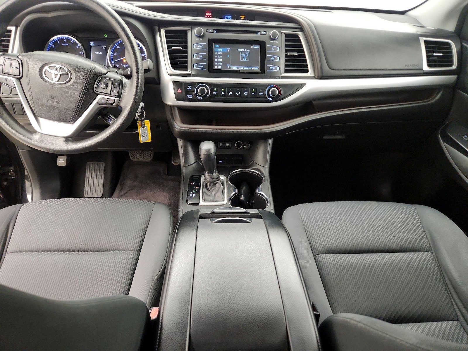 2018 Toyota Highlander LE - Photo 10