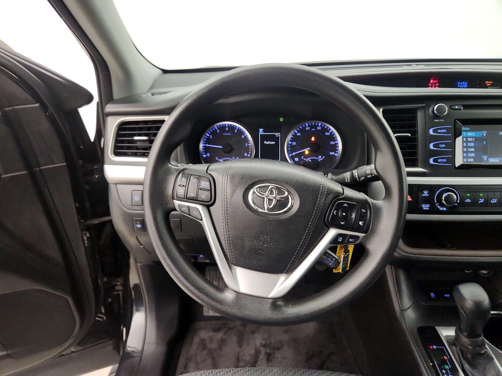 2018 Toyota Highlander LE - Photo 11