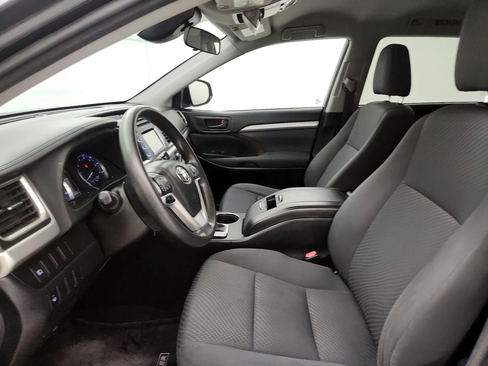 2018 Toyota Highlander LE - Photo 12