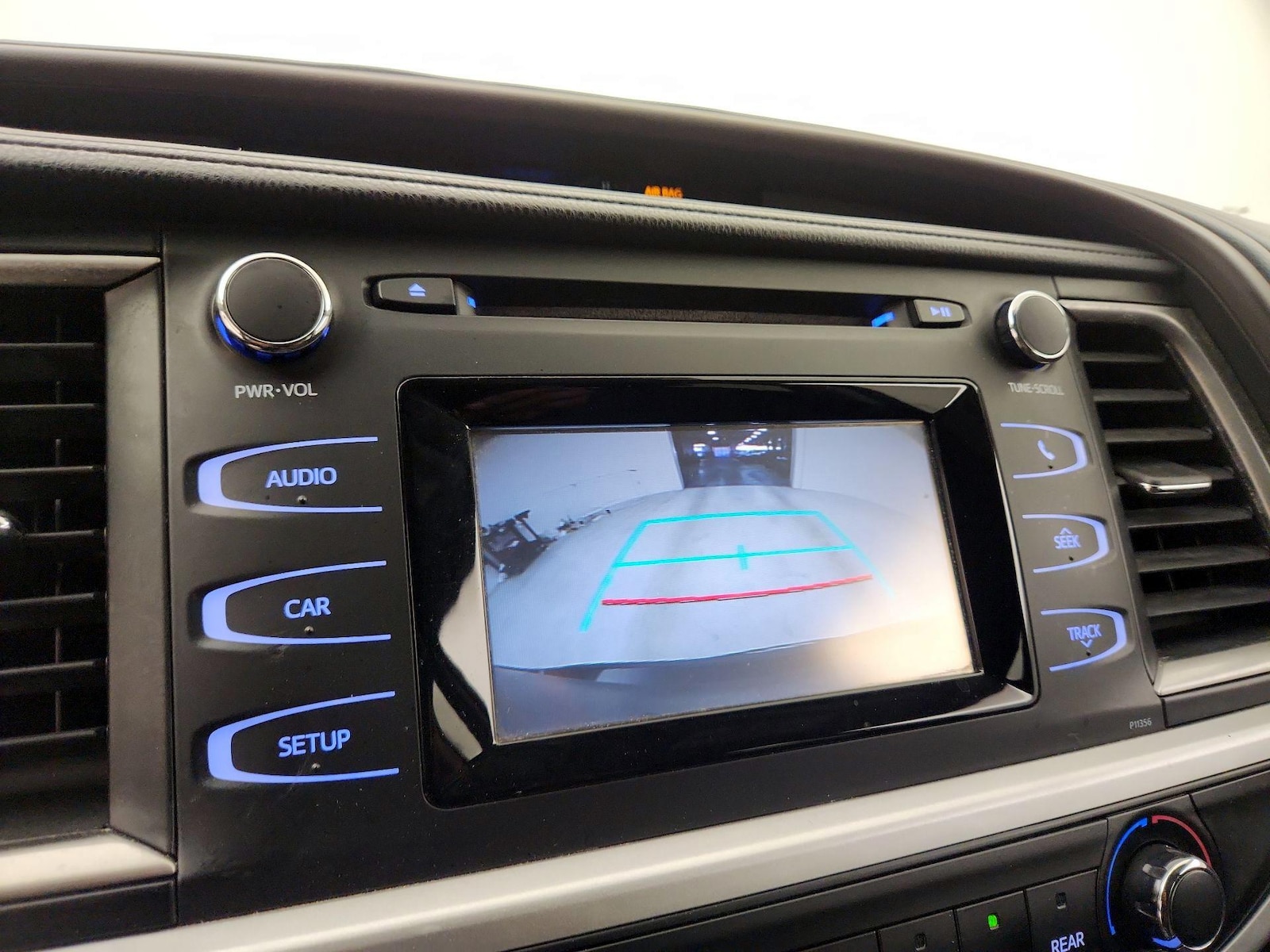 2018 Toyota Highlander LE - Photo 15