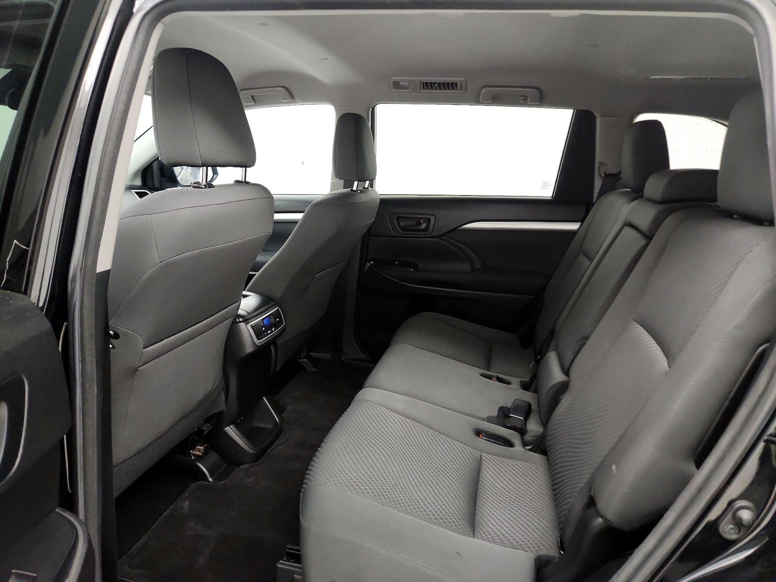 2018 Toyota Highlander LE - Photo 20