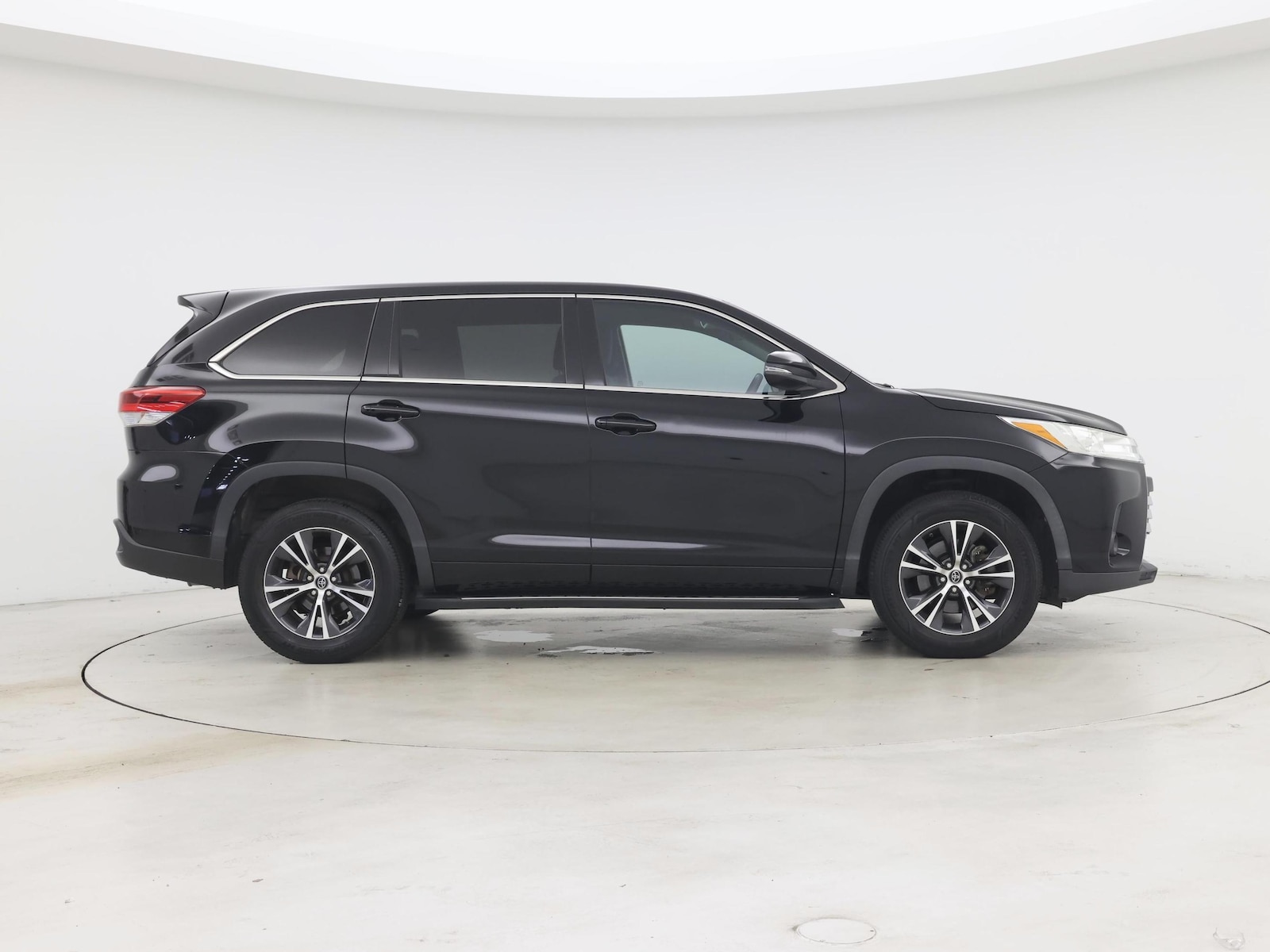 2018 Toyota Highlander LE - Photo 8
