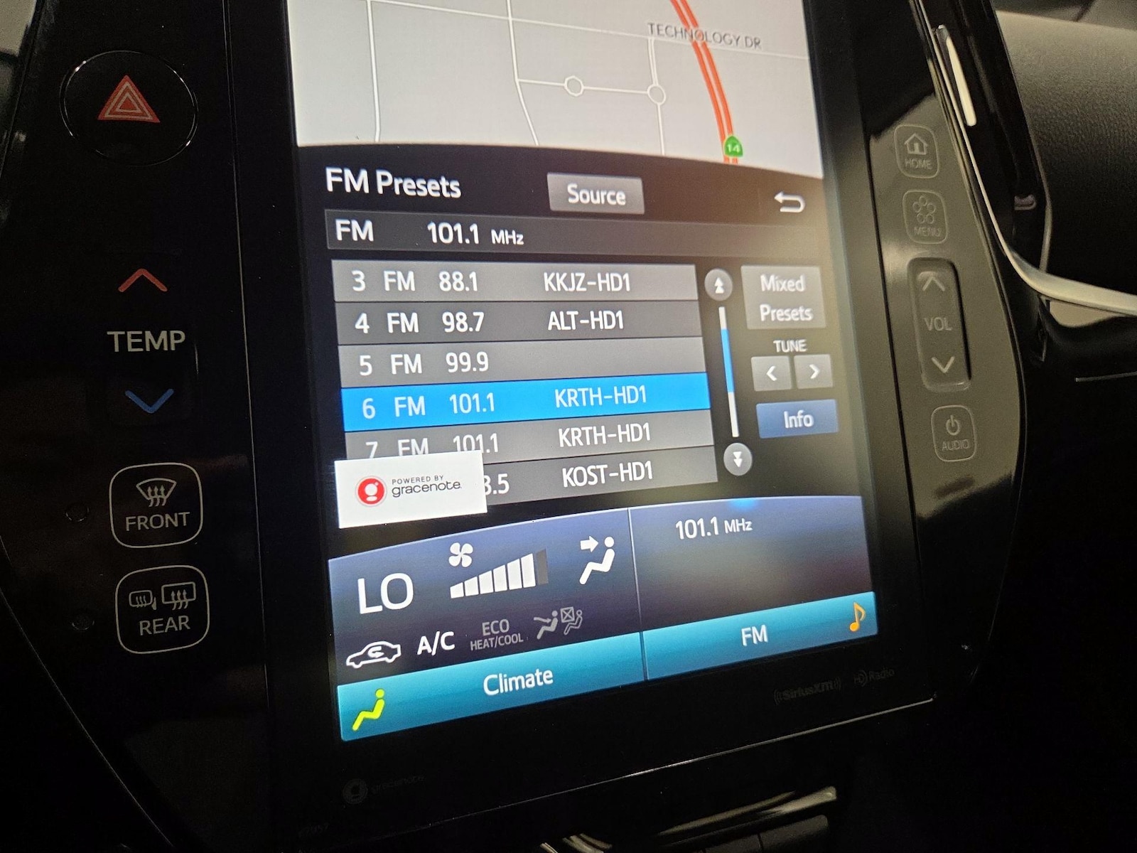 2021 Toyota Prius Prime XLE - Photo 17