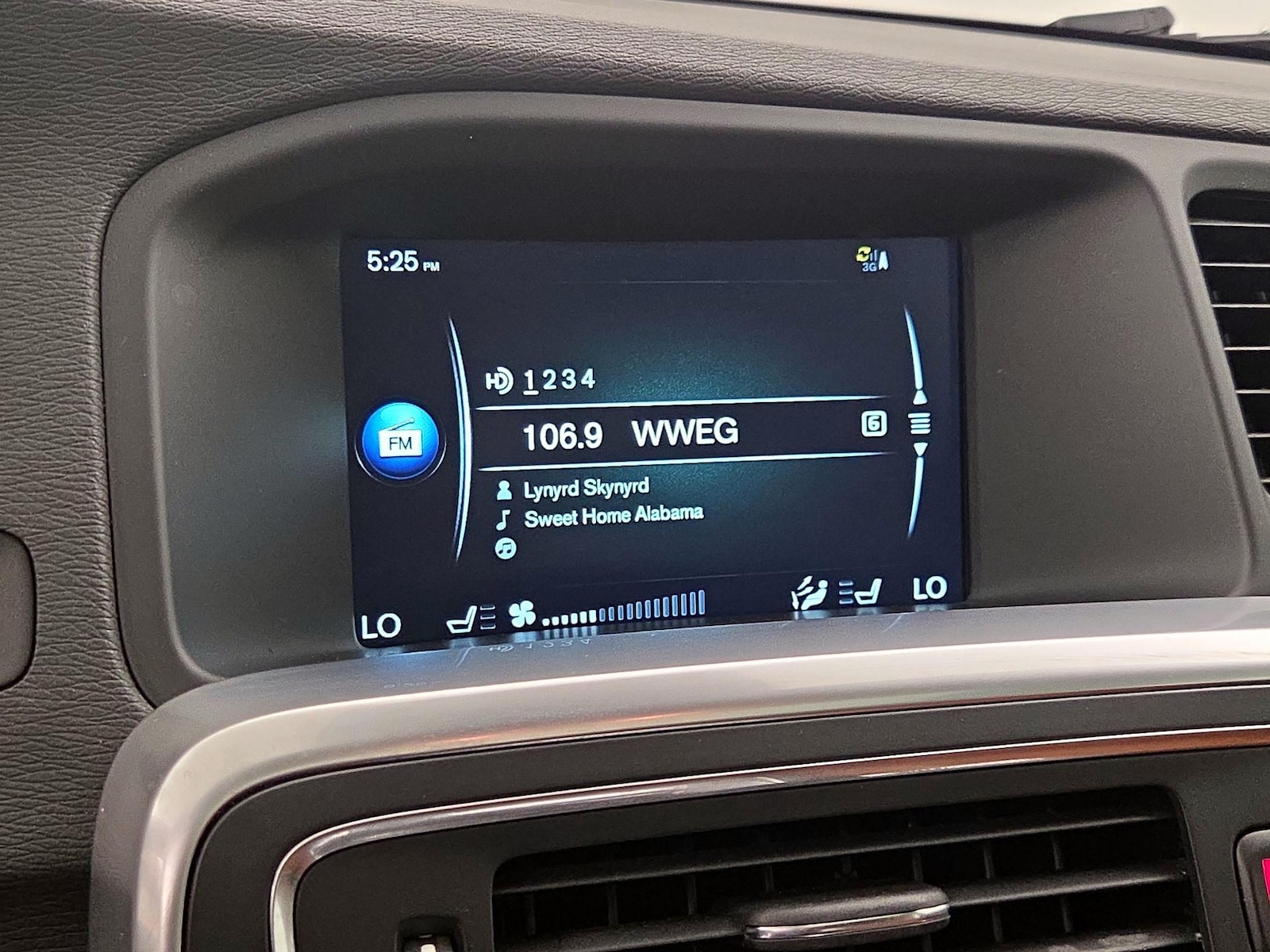 2017 Volvo V60 Premier - Photo 16