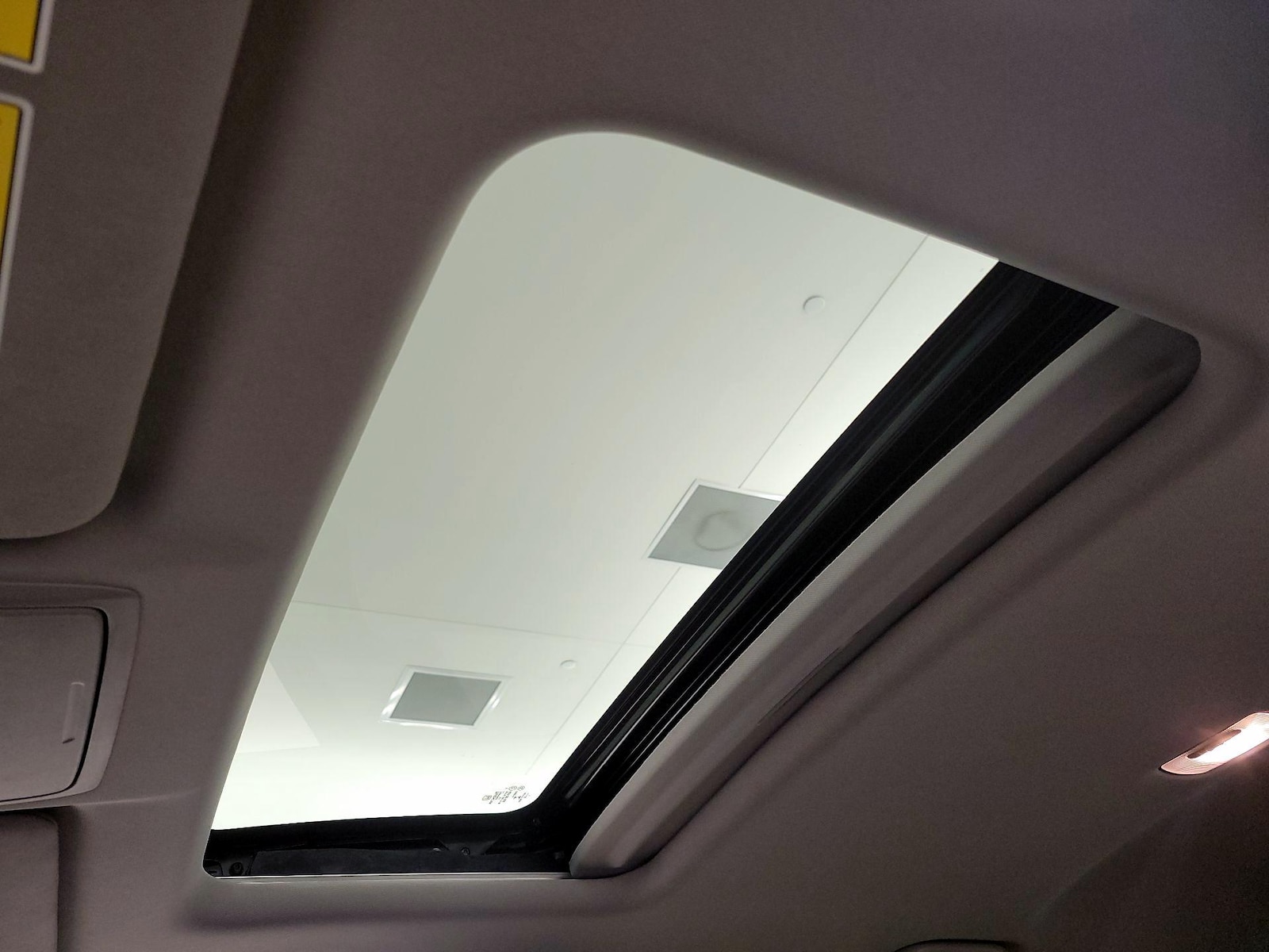 Sunroof(s) & Overhead Airbags