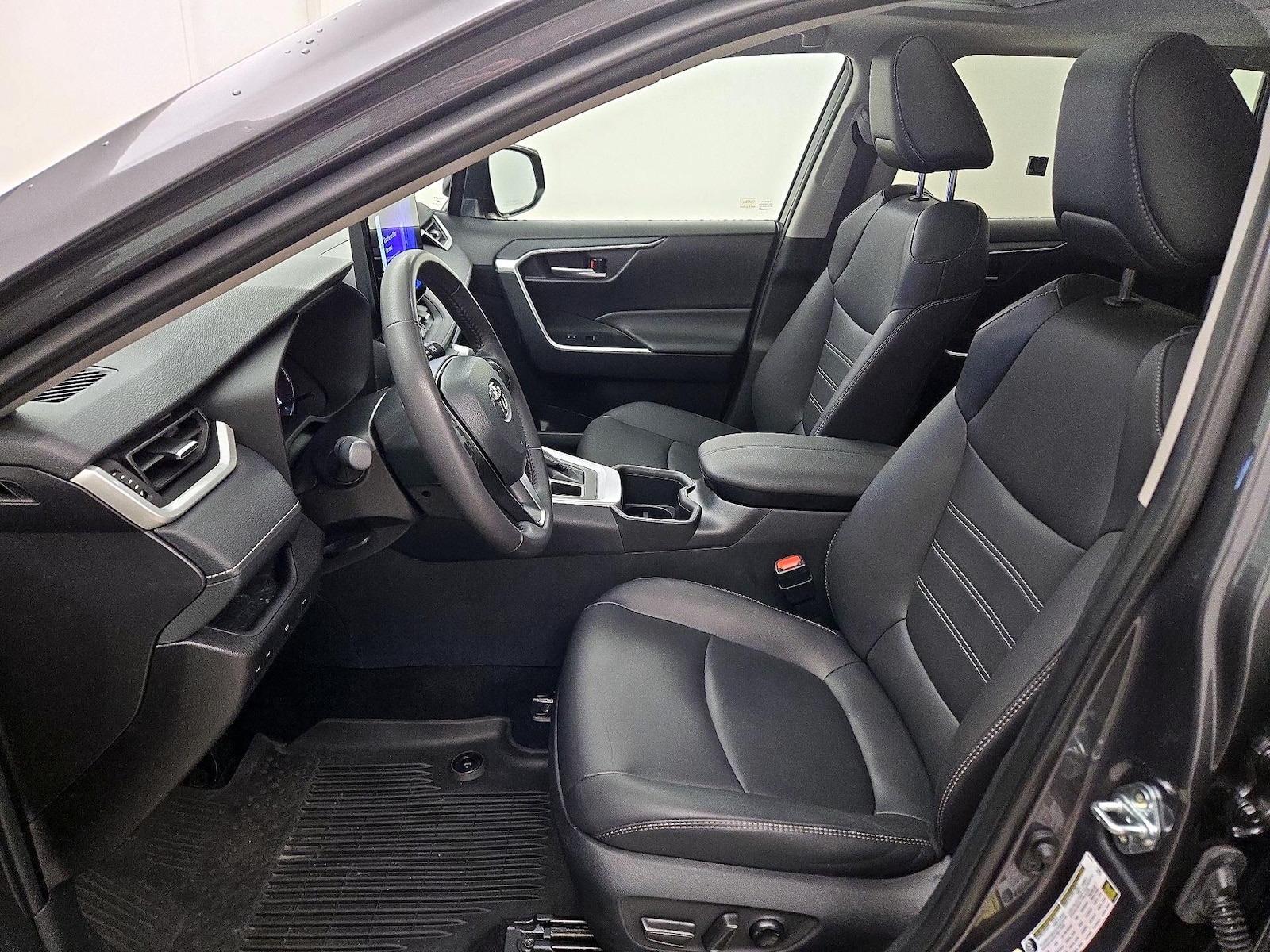 2025 Toyota RAV4 XLE Premium - Photo 12