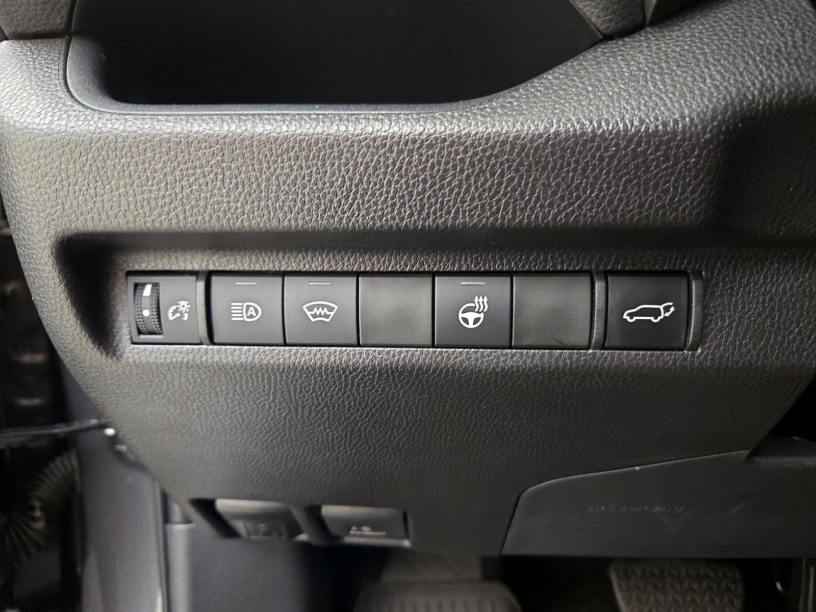 2025 Toyota RAV4 XLE Premium - Photo 14