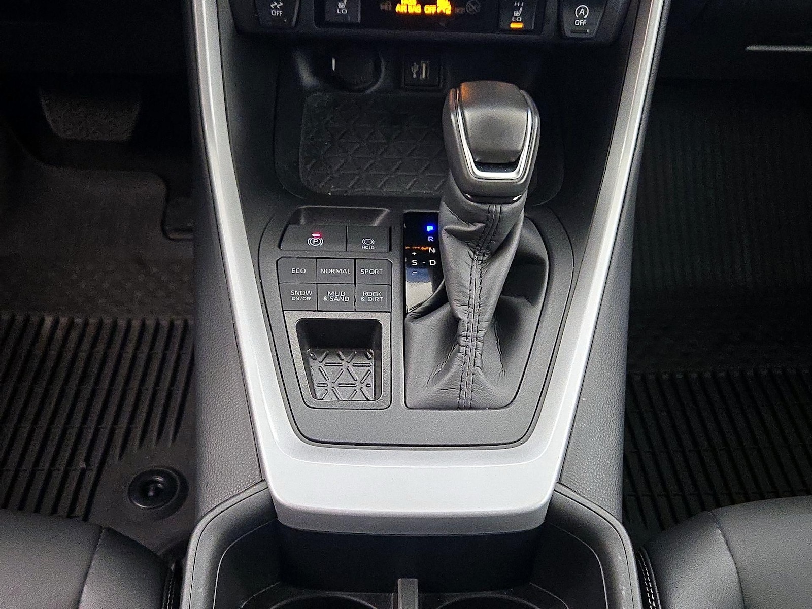 2025 Toyota RAV4 XLE Premium - Photo 19