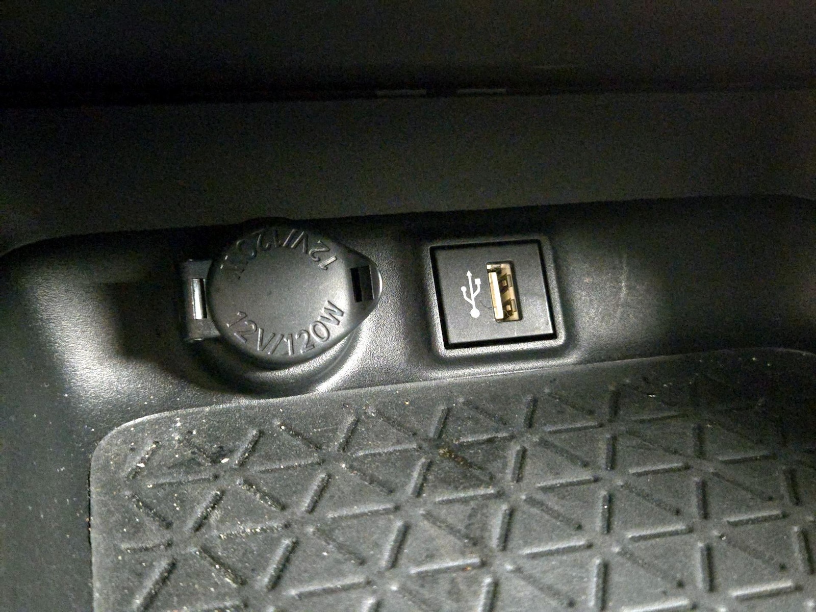 2025 Toyota RAV4 XLE Premium - Photo 20