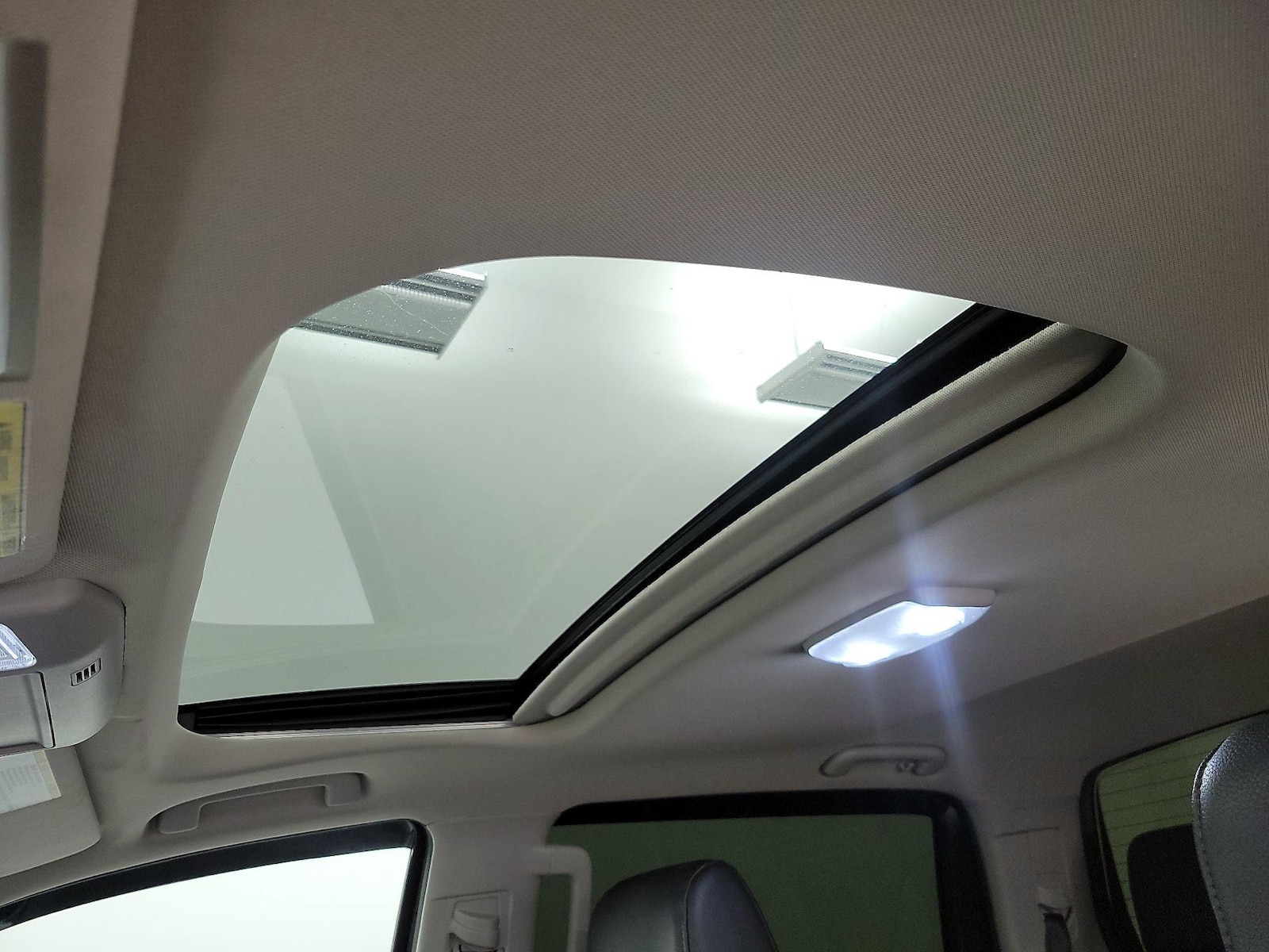 Sunroof(s) & Overhead Airbags