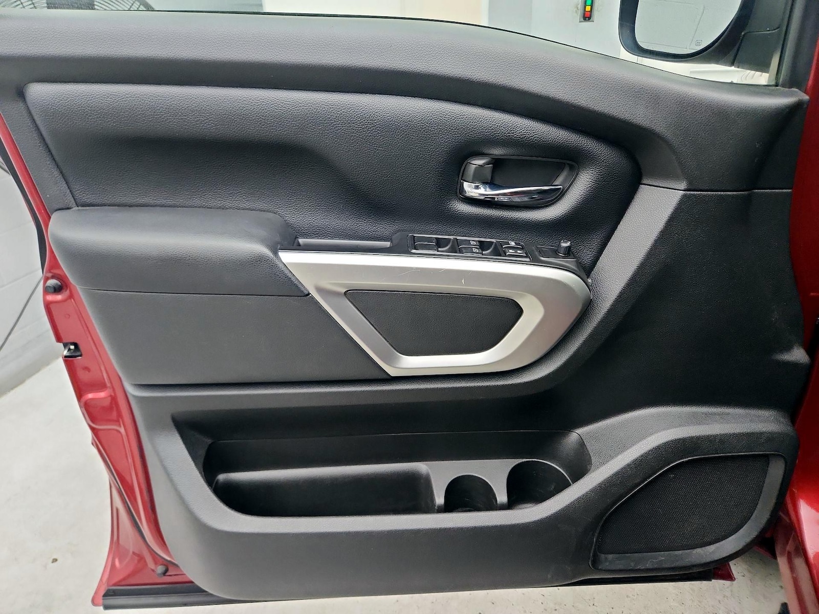 2017 Nissan Titan SV - Photo 13