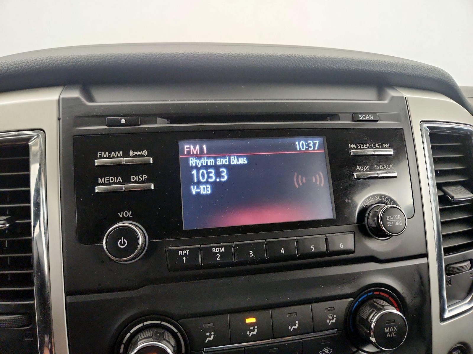 2017 Nissan Titan SV - Photo 15
