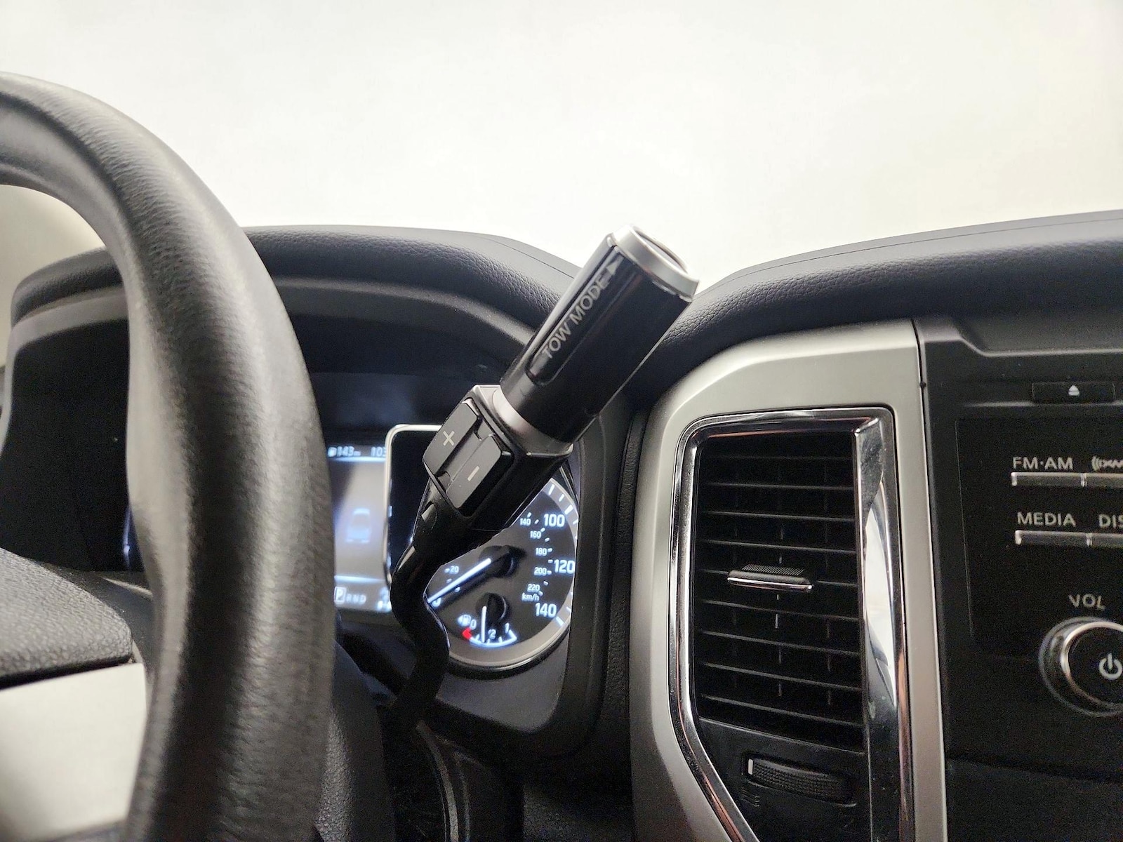 2017 Nissan Titan SV - Photo 17