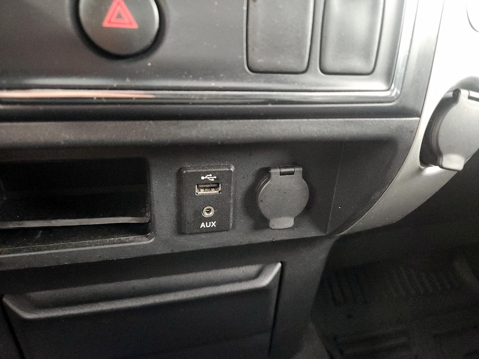 2017 Nissan Titan SV - Photo 18