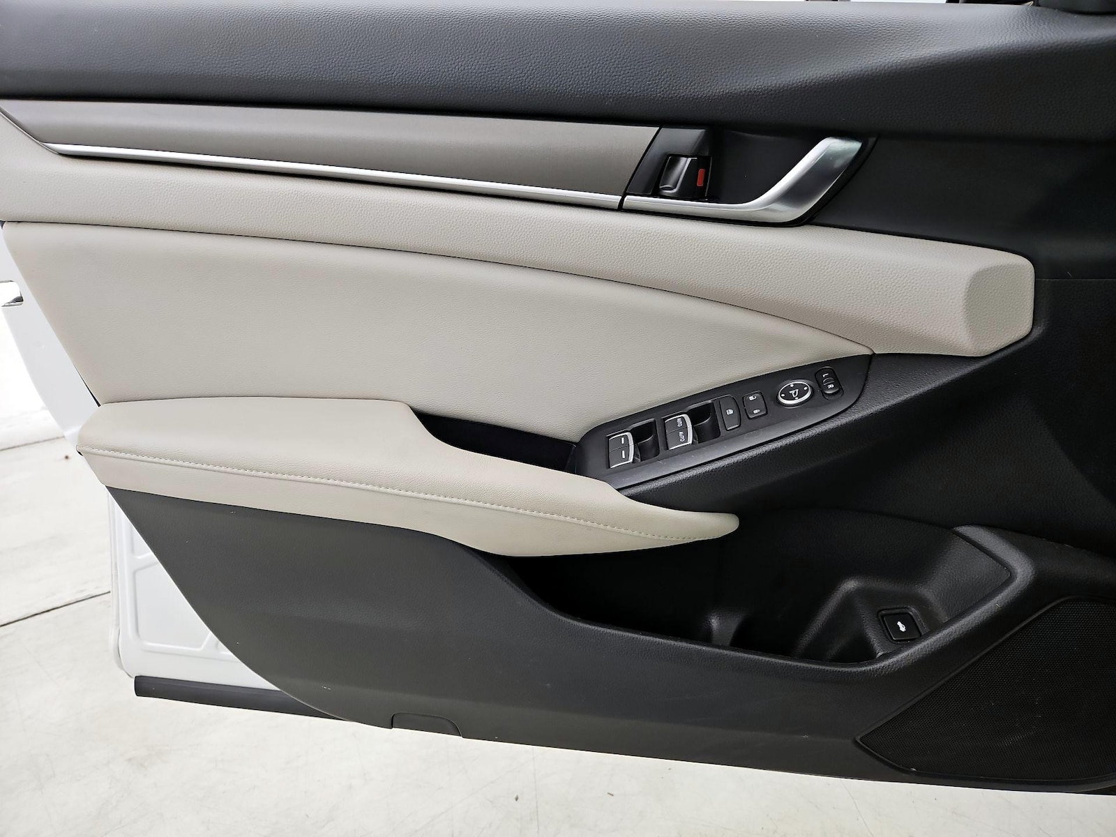 2018 Honda Accord LX - Photo 13