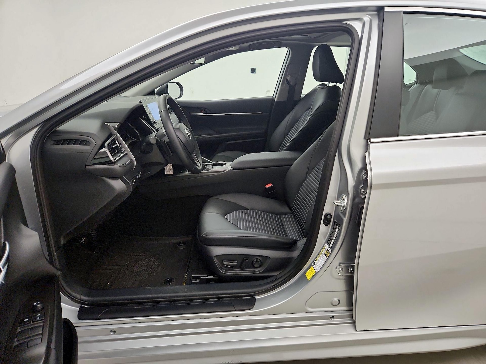 2024 Toyota Camry SE - Photo 10