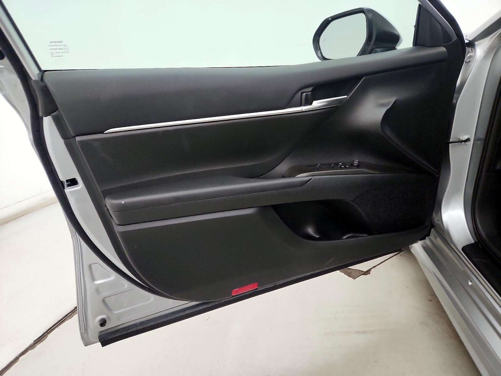 2024 Toyota Camry SE - Photo 11