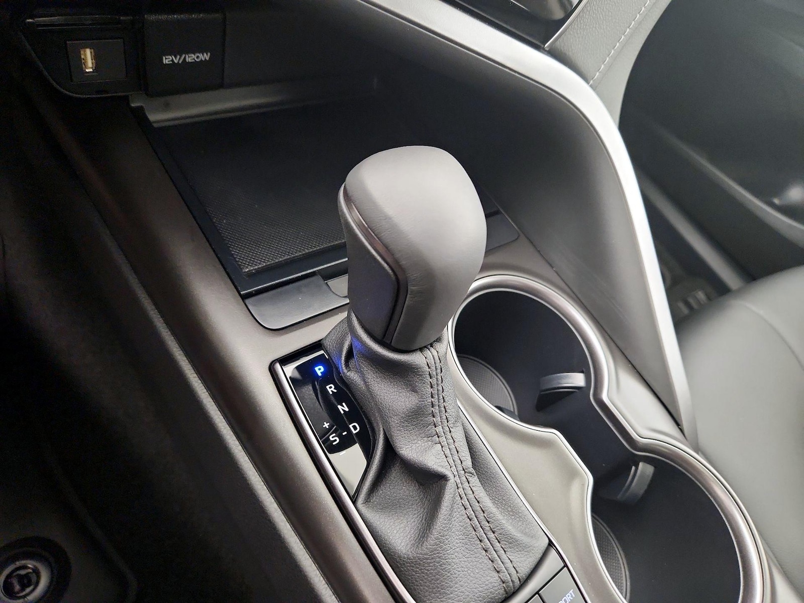 2024 Toyota Camry SE - Photo 15