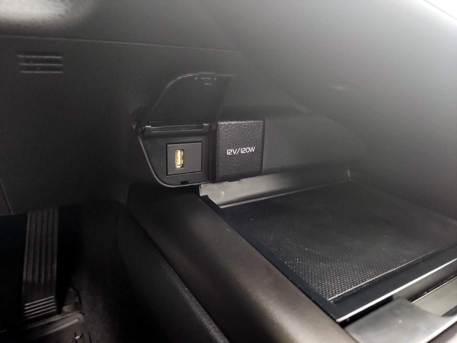 2024 Toyota Camry SE - Photo 16
