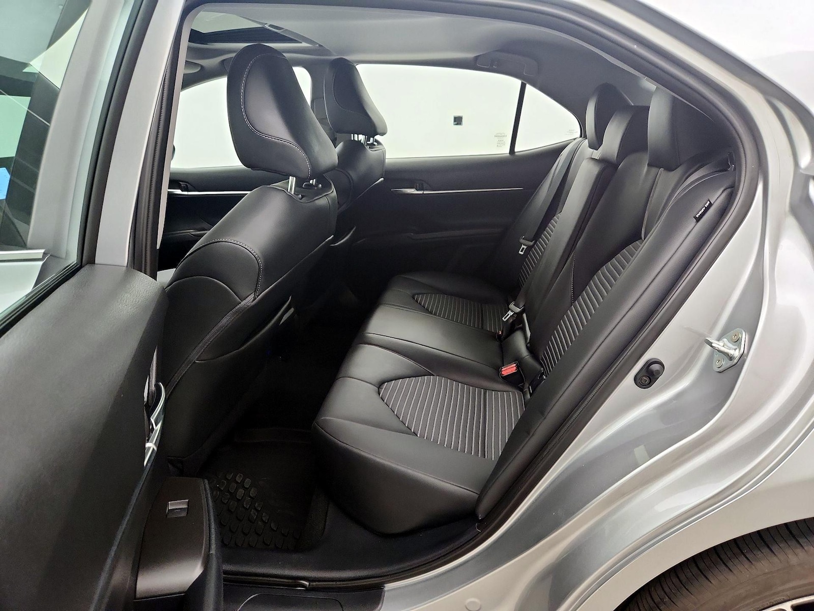 2024 Toyota Camry SE - Photo 18