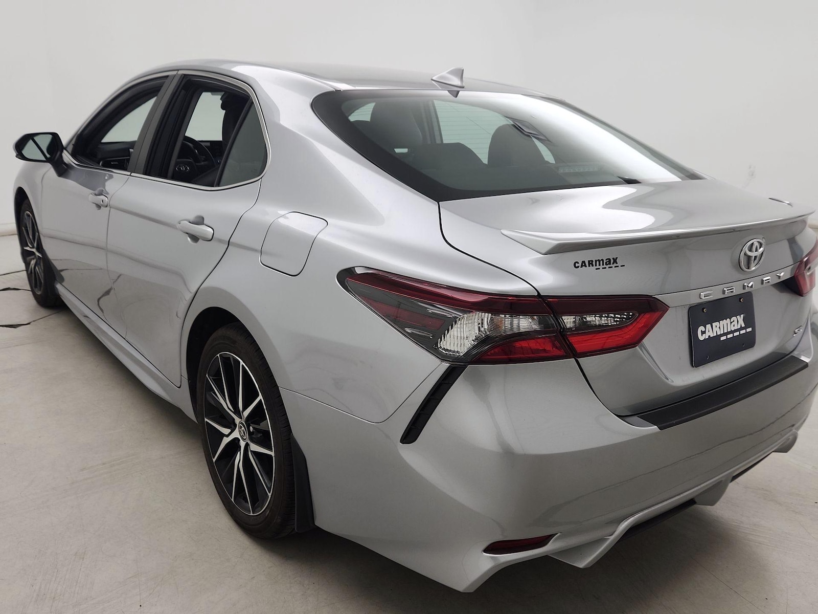 2024 Toyota Camry SE - Photo 7
