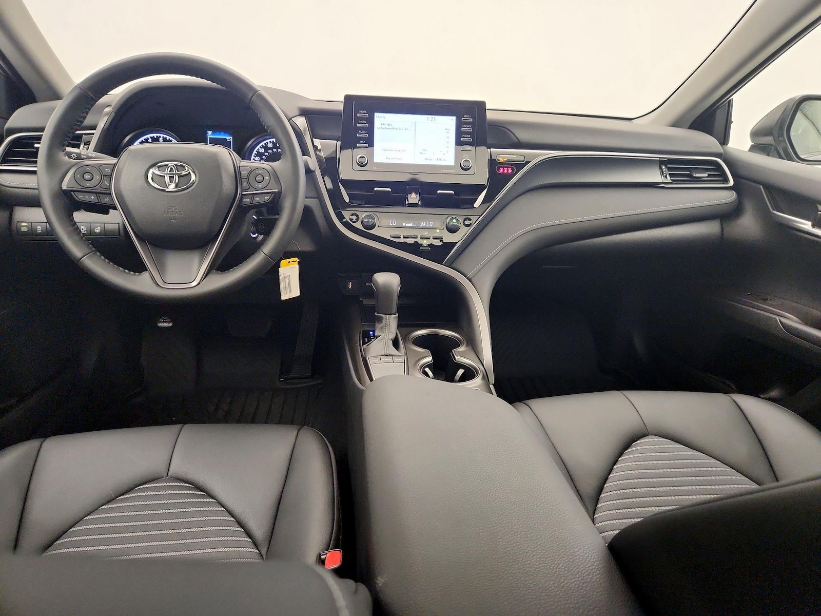 2024 Toyota Camry SE - Photo 8