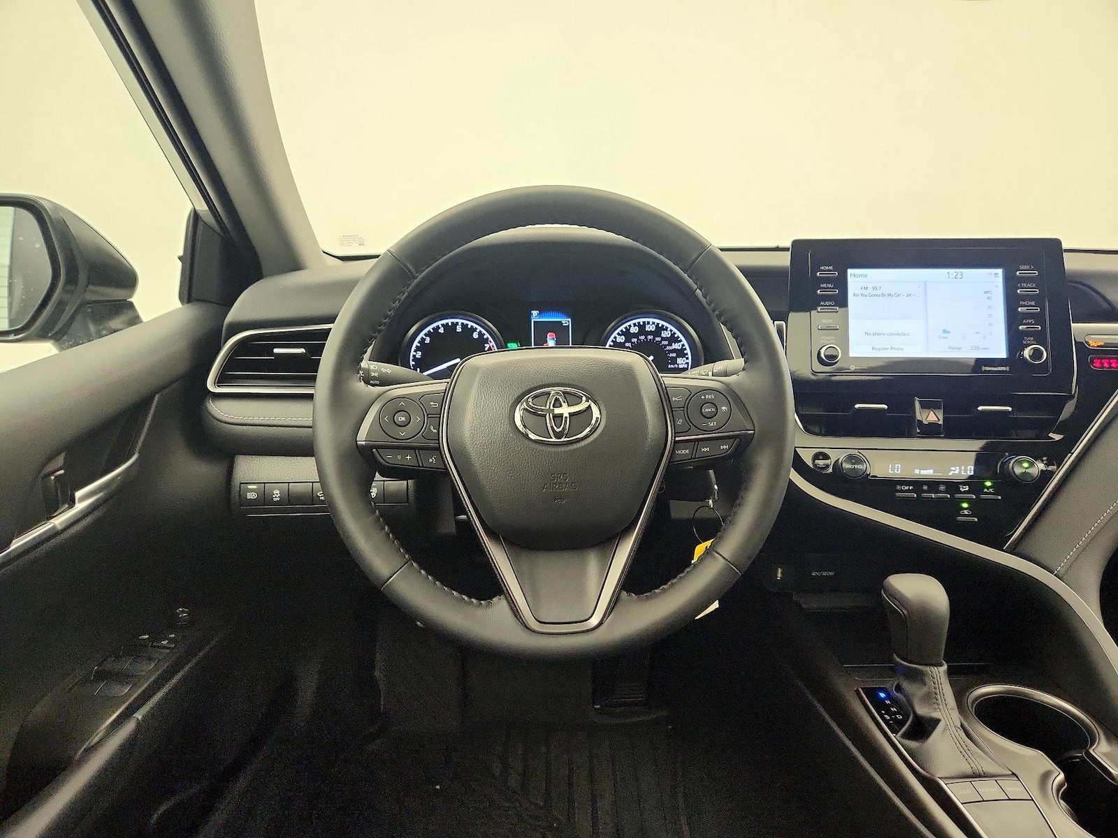 2024 Toyota Camry SE - Photo 9