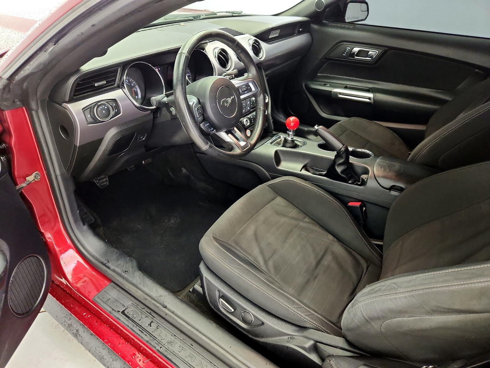 Power Seat(s) & Side Airbags