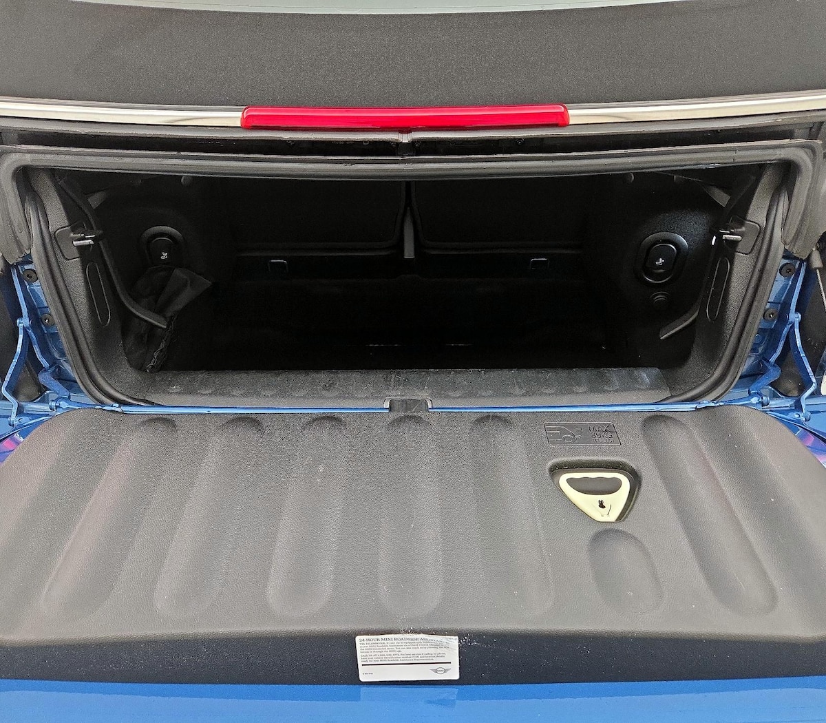 Trunk/Cargo (Seats Up)