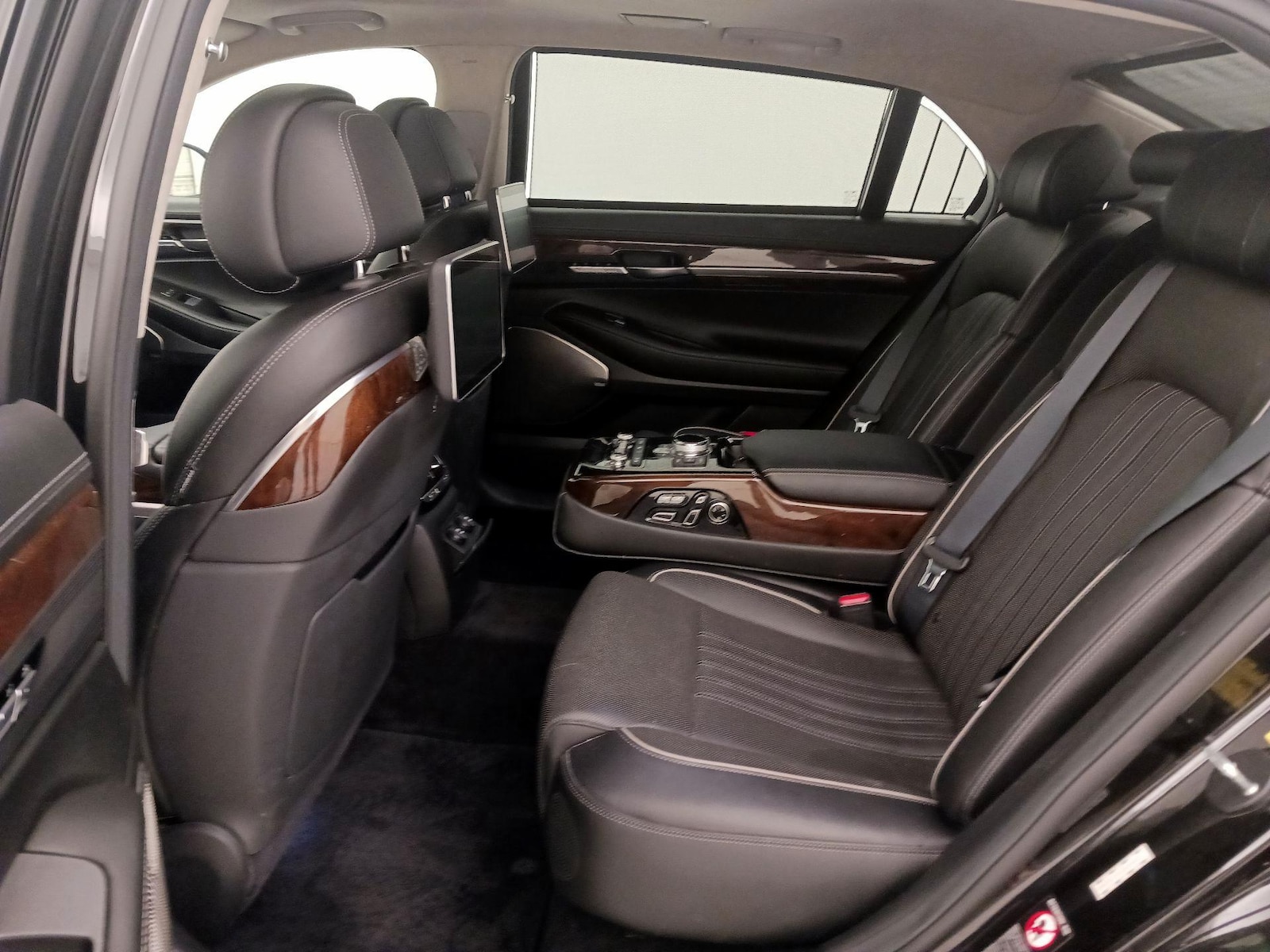 Rear A/C Seat(s)