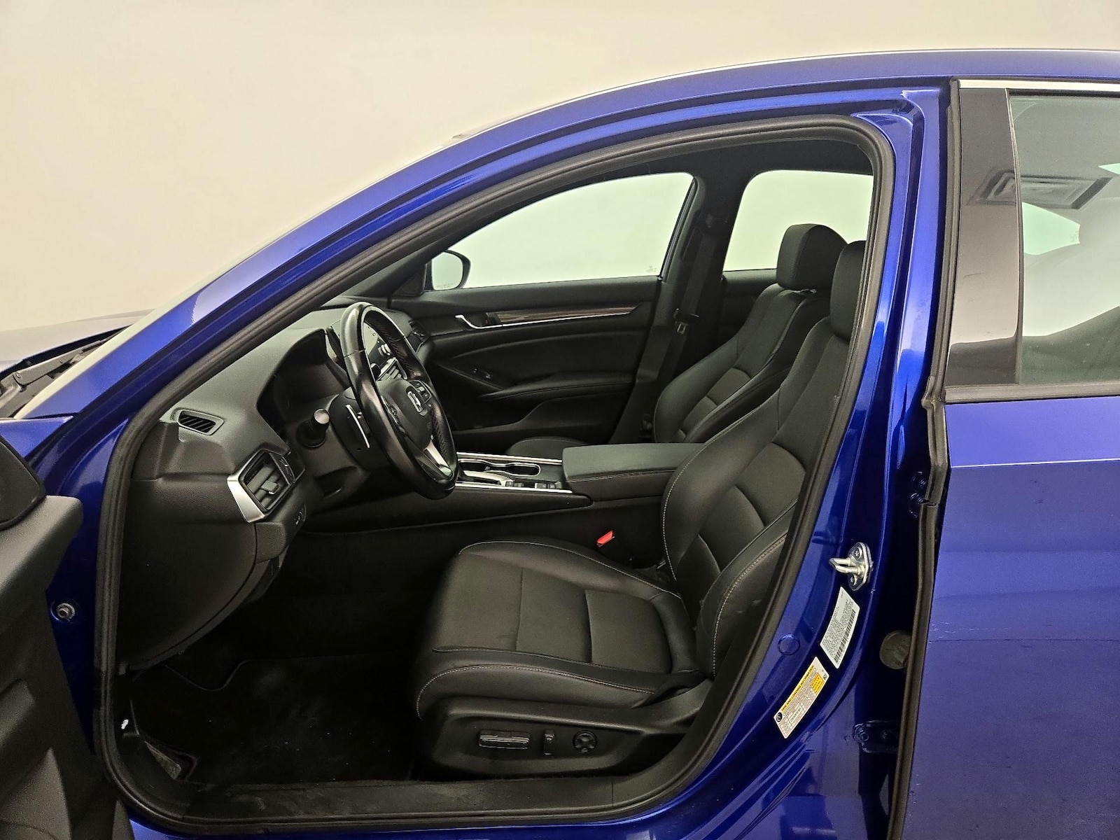 Power Seat(s) & Side Airbags