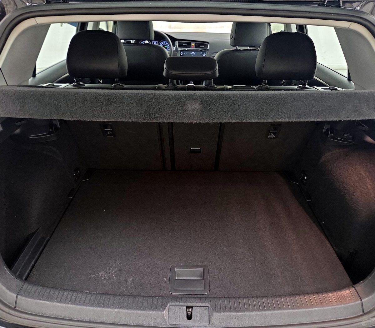 Trunk/Cargo (Seats Up)