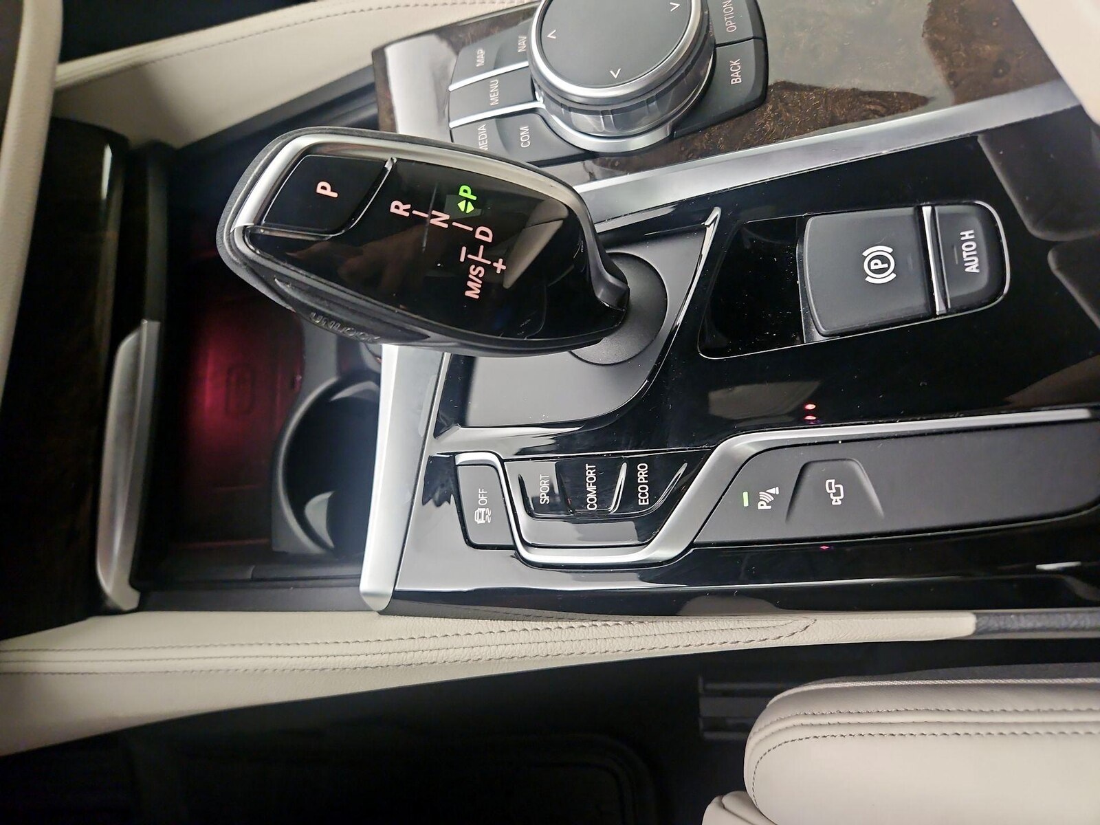 2018 BMW 5 Series 540i - Photo 18