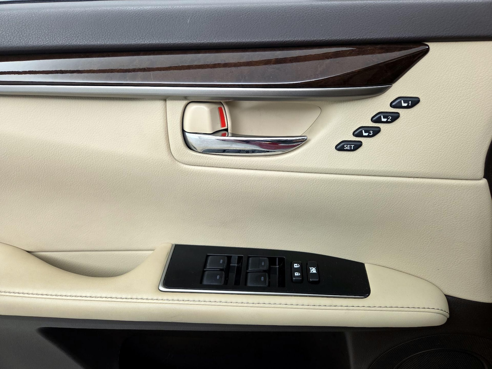 2016 Lexus ES 300h - Photo 13
